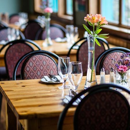 Byrnes Wine Dine Stay Енистимон Екстериор снимка