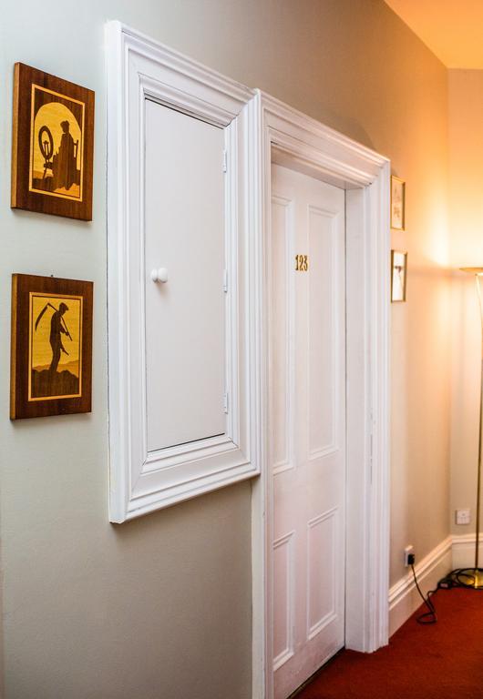 Byrnes Wine Dine Stay Енистимон Стая снимка