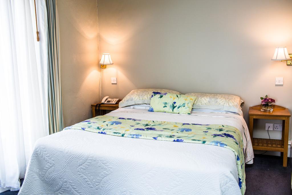 Byrnes Wine Dine Stay Енистимон Стая снимка