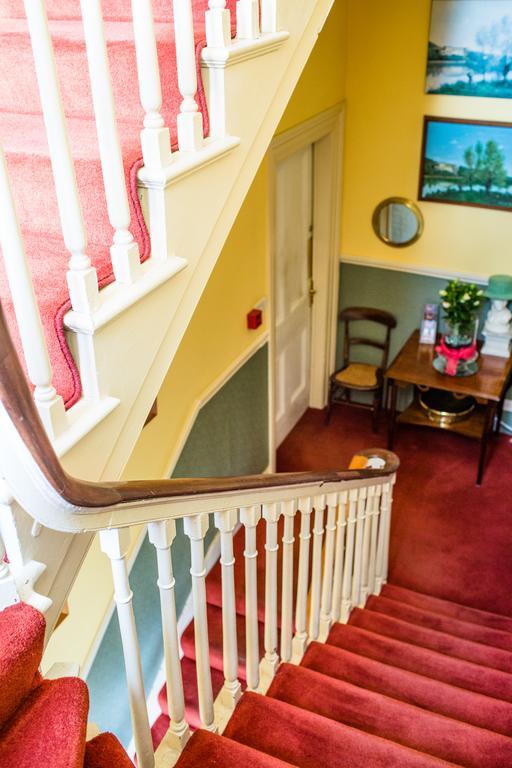 Byrnes Wine Dine Stay Енистимон Стая снимка