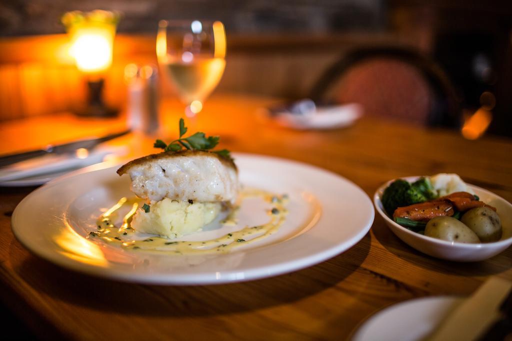 Byrnes Wine Dine Stay Енистимон Екстериор снимка