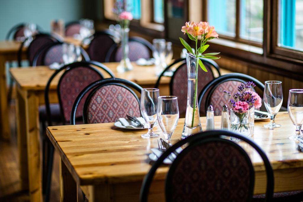 Byrnes Wine Dine Stay Енистимон Екстериор снимка
